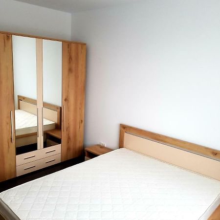 Happyhome Central Deluxe Apartments Орадя Екстер'єр фото