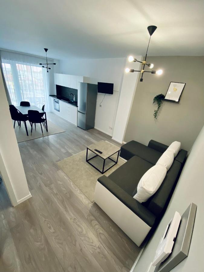 Happyhome Central Deluxe Apartments Орадя Екстер'єр фото