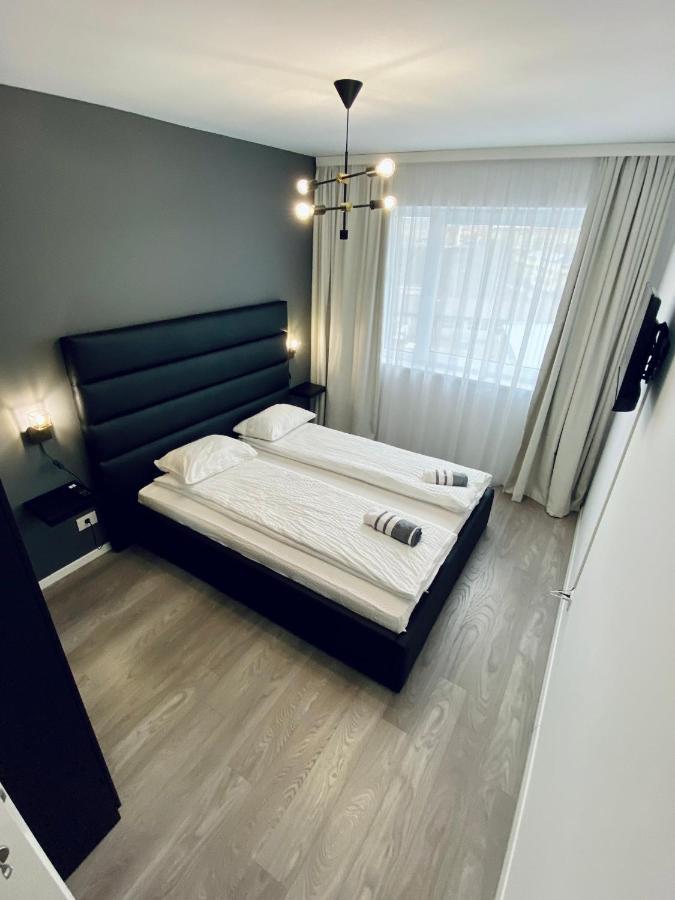 Happyhome Central Deluxe Apartments Орадя Екстер'єр фото