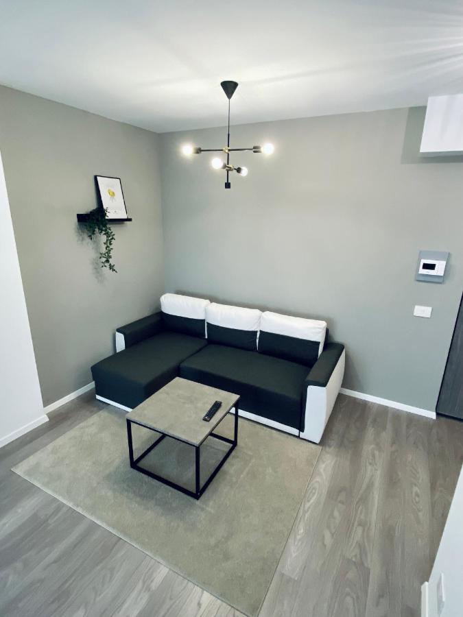Happyhome Central Deluxe Apartments Орадя Екстер'єр фото