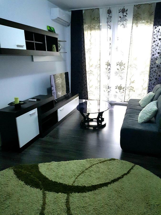 Happyhome Central Deluxe Apartments Орадя Екстер'єр фото