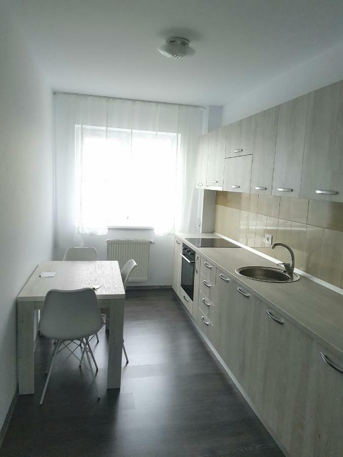 Happyhome Central Deluxe Apartments Орадя Екстер'єр фото