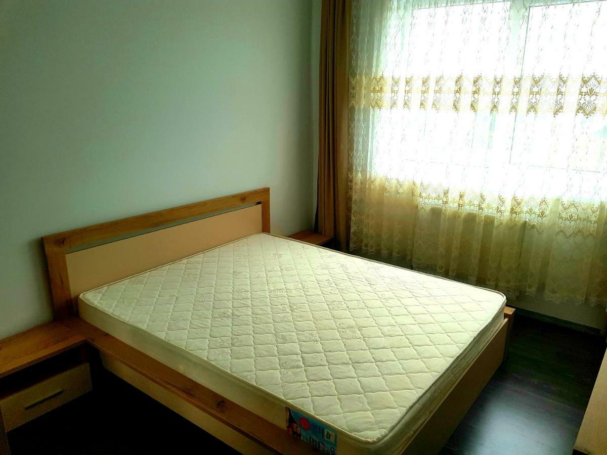 Happyhome Central Deluxe Apartments Орадя Екстер'єр фото