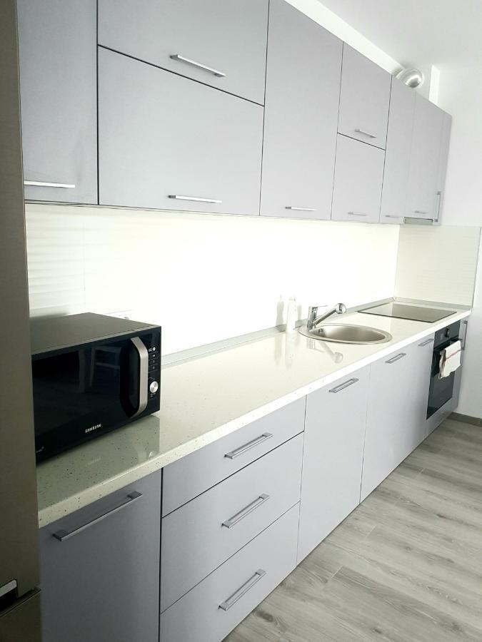 Happyhome Central Deluxe Apartments Орадя Екстер'єр фото