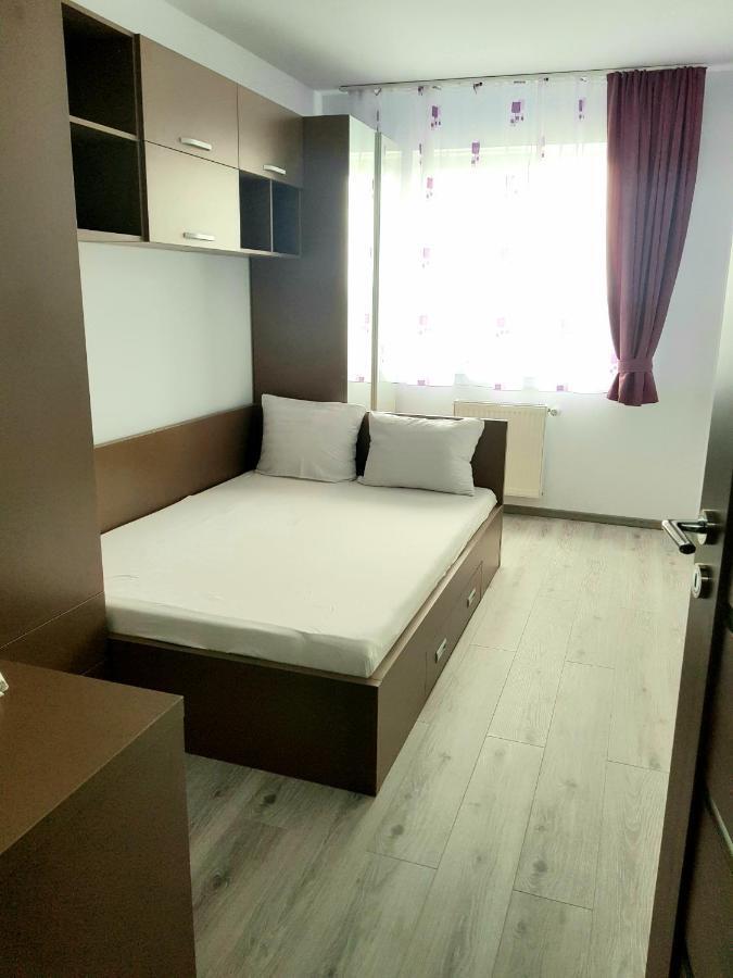 Happyhome Central Deluxe Apartments Орадя Екстер'єр фото